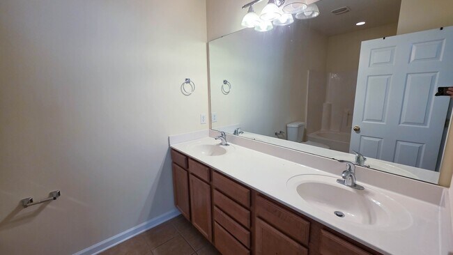 Building Photo - 5810 Longwood Dr