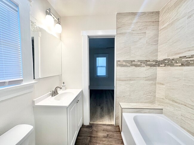 Building Photo - 342 W 91st Pl