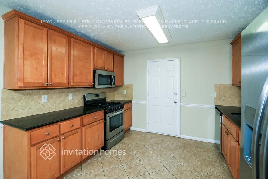 Building Photo - 2062 Red Rose Ln