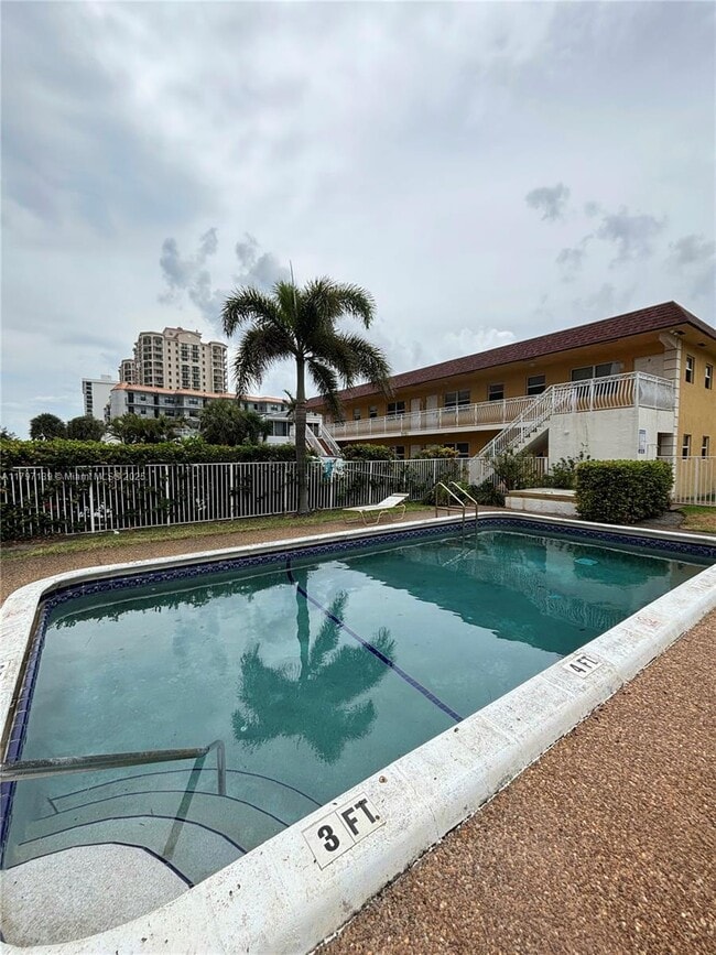Building Photo - 2121 N Ocean Blvd
