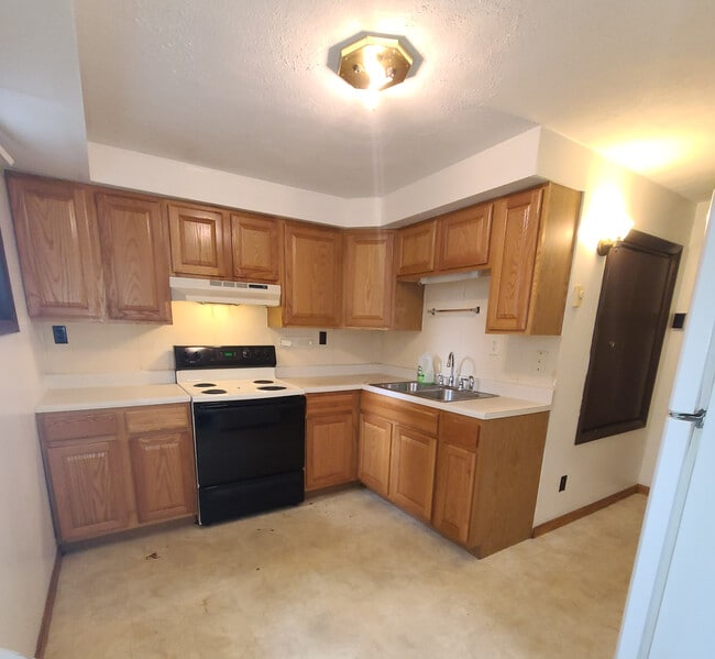 Building Photo - 483 W Perry St