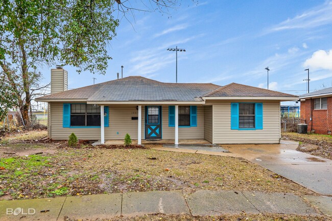 Building Photo - Check Out this 3 bed 2 bath!!