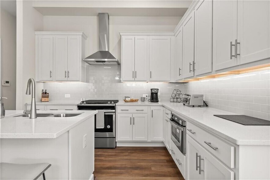 Building Photo - 201 Prairie Ln