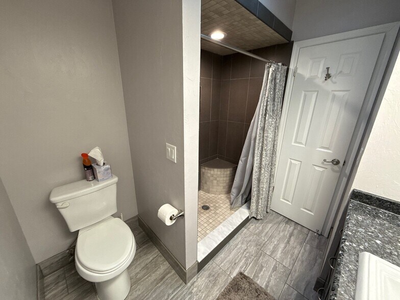 Building Photo - 790 E Gilchrist Ct