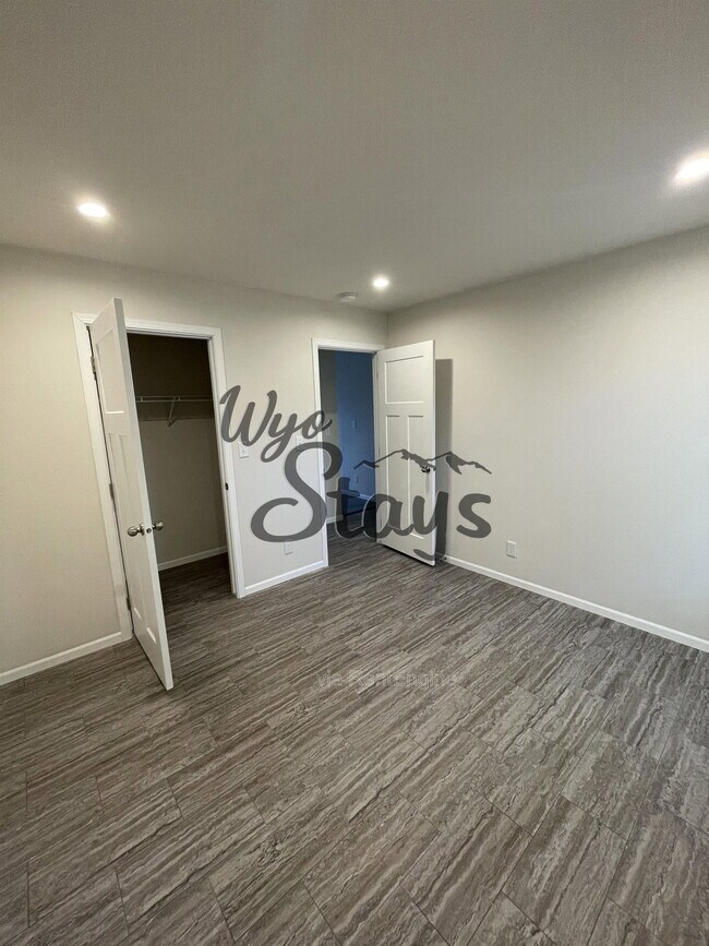 Building Photo - 929 Park Dr