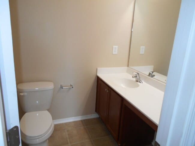 Building Photo - 3 bedroom, 3 bath townhome in Kiskadee Parke