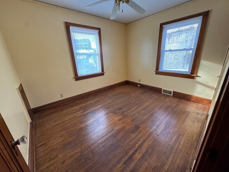 Building Photo - 110 1/2 Main St