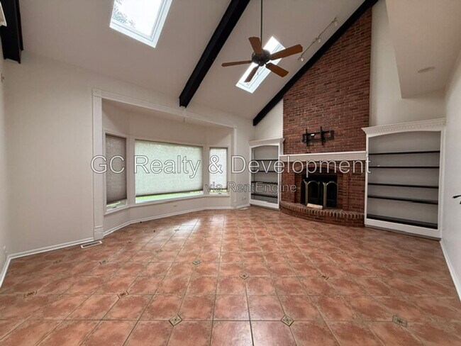 Building Photo - 882 Clarendon Ln