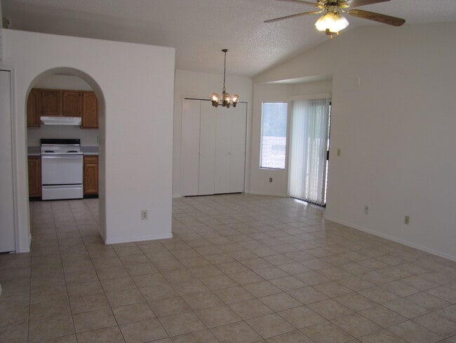 Building Photo - 752 S Sunset Vista Dr