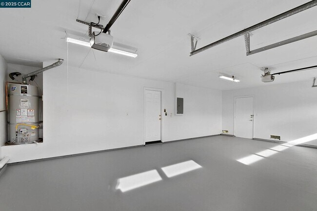 Building Photo - 732 Antiquity Dr