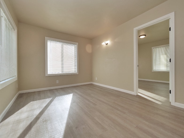 Building Photo - 308 6th St