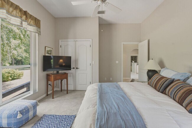 Building Photo - Must See Immaculate 3/2 Rainbow Springs with Lanai