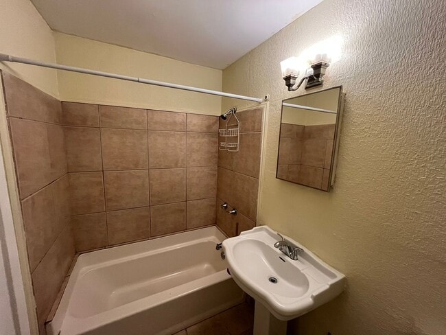 Building Photo - 951 Celia Dr