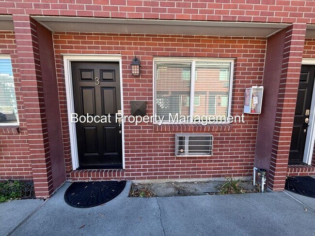 Building Photo - 2590 N Carson St