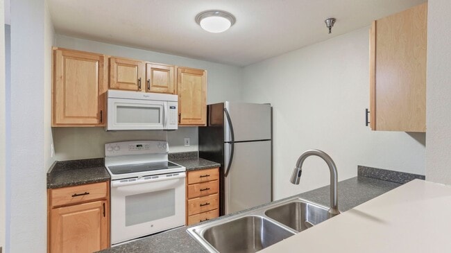 Building Photo - This ground floor corner-unit condo