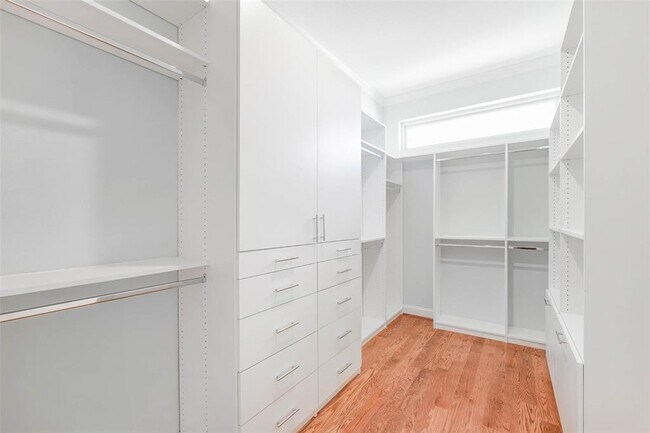 Building Photo - 201 Mayerling Dr