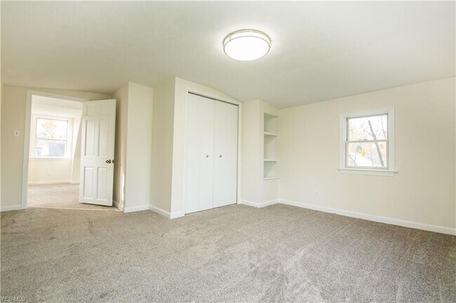 Building Photo - 1061 Orchard Ave