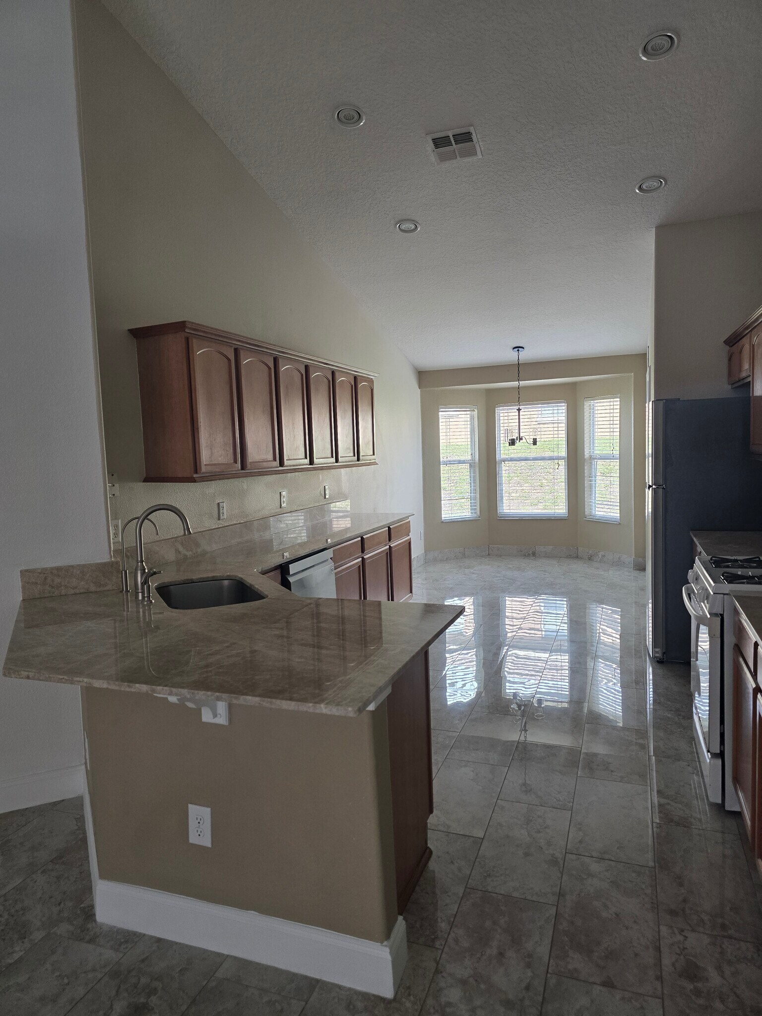 Kitchen - 1552 Nightfall Dr