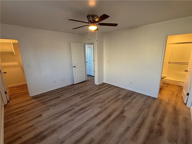 Building Photo - 901 E Berk Ave