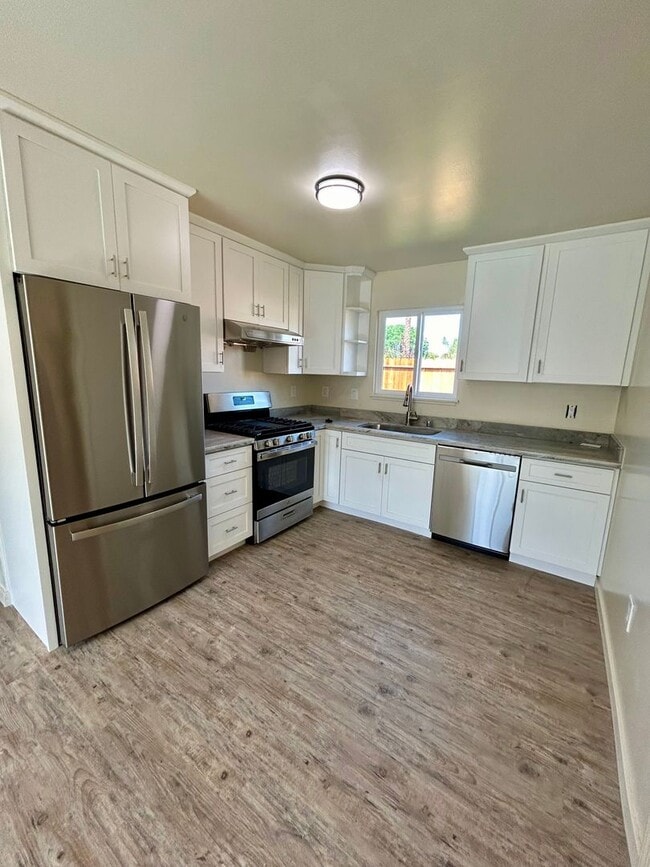 Building Photo - Completely Updated Irvington House!