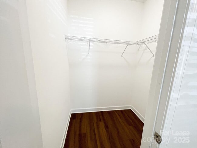 Building Photo - 2634 Kenhill Dr