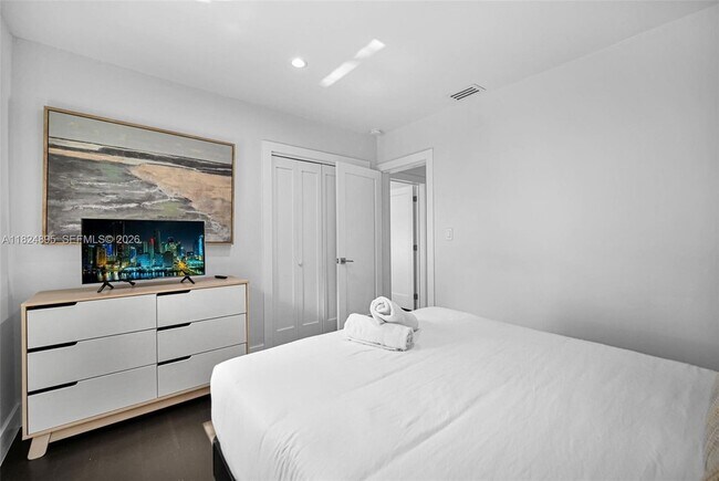 Building Photo - 150 NE 50th St