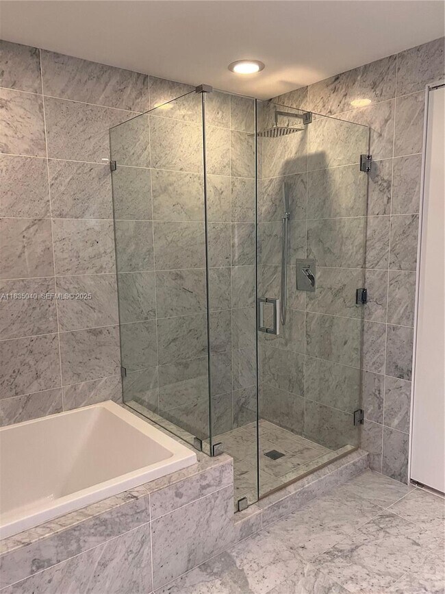 Building Photo - 801 S Miami Ave