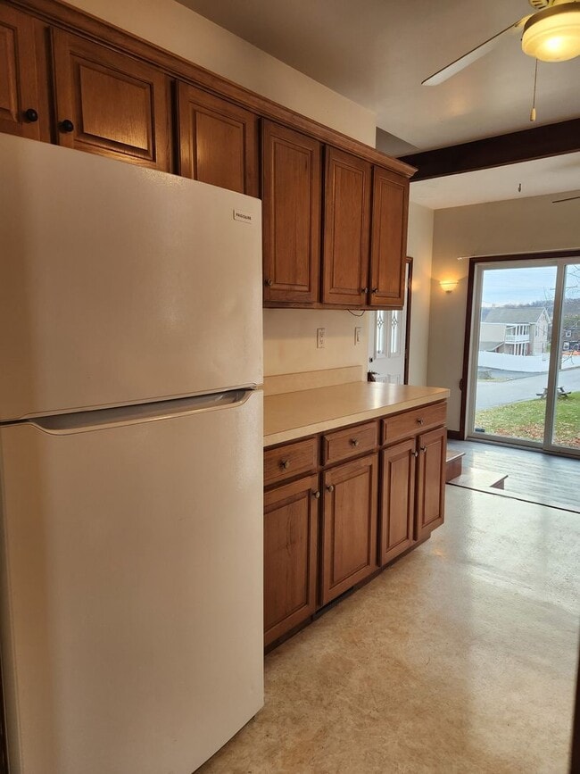 Building Photo - 120 Cooper St