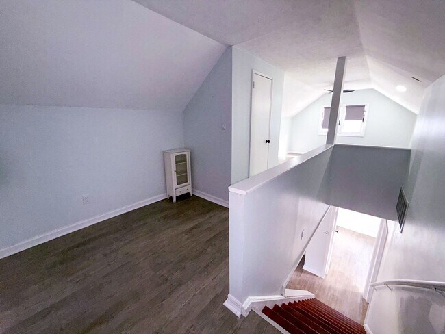 Building Photo - Stunning Full Remodel! 3BR/2BA Home with F...