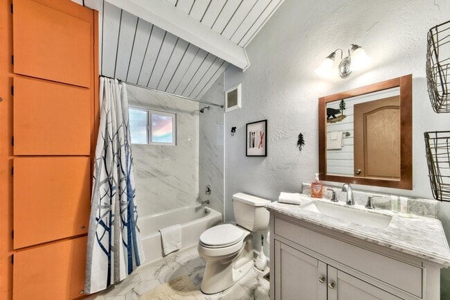 Building Photo - 1577 Atroari St