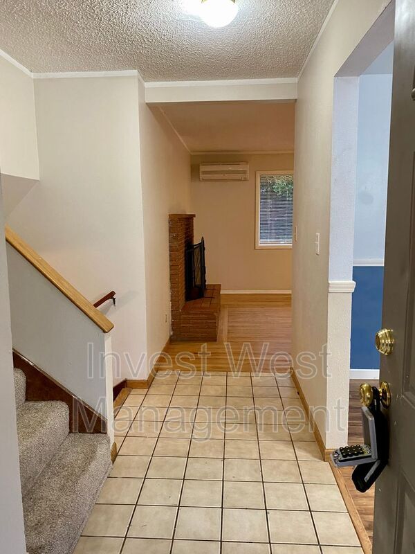 Building Photo - 1300 NE 88th St
