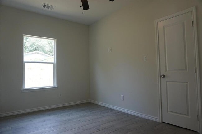 Building Photo - 14848 Lamar Rd