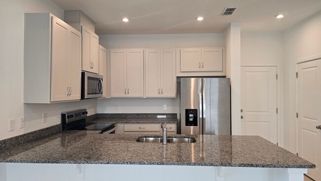 Building Photo - Brand-New Apopka 4Bed/2.5 Bath Townhome Avail for Rent! Be The first to Live Here!