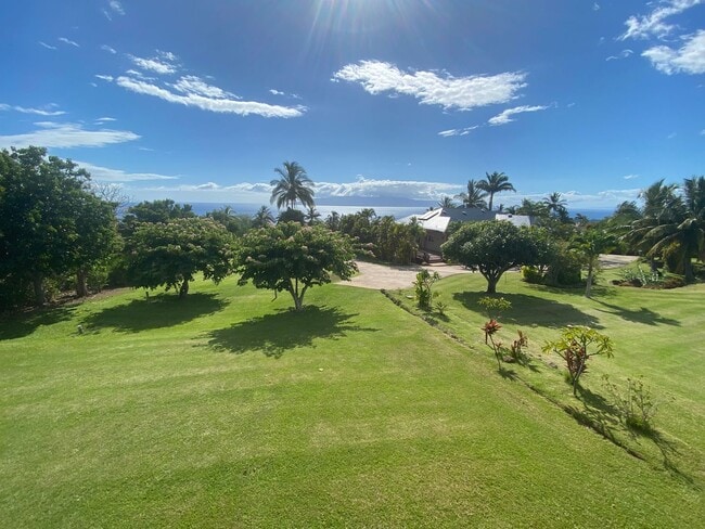 Building Photo - Stunning Launiupoko 2BR Rental – Ocean Vie...