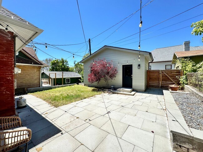 Building Photo - Gorgeous Avenues Remodel!