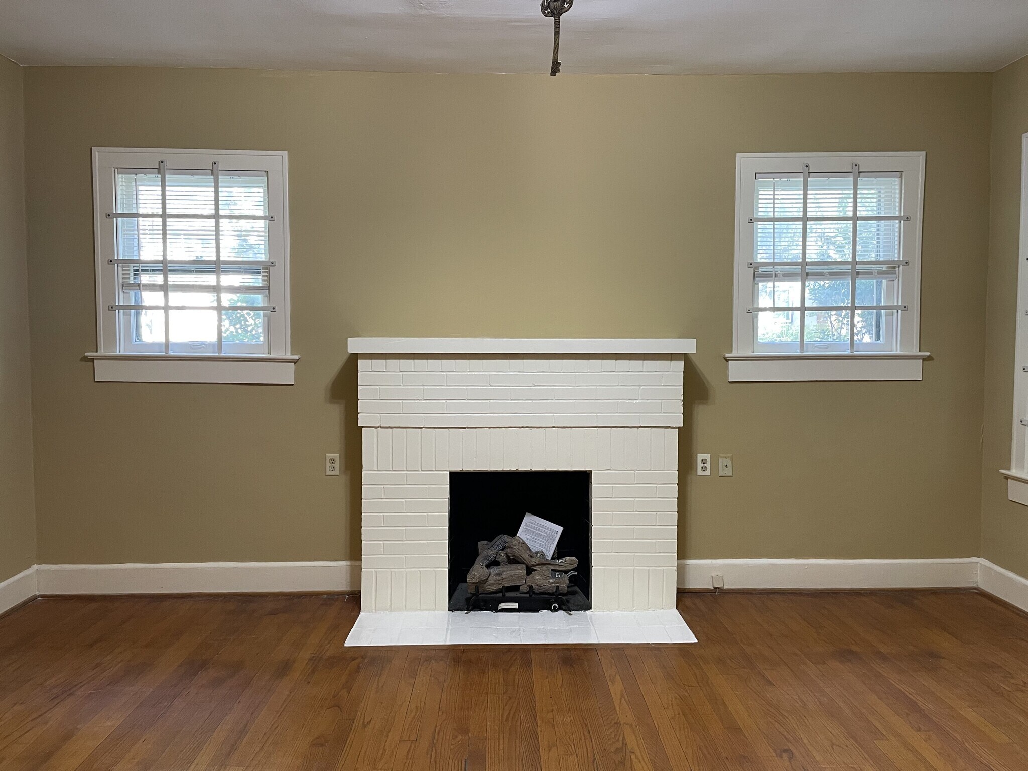 Living Room - 5946 Oram St