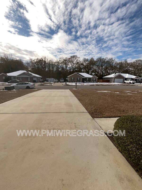 Building Photo - 229 Lace Dr