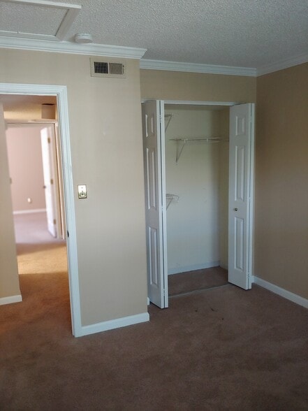 Front bedroom - 1451 Thrush Plz