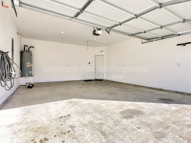 Building Photo - 1036 Ray Dr