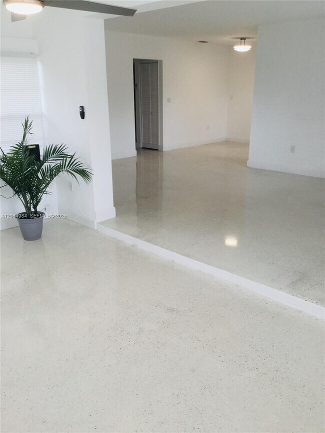 Building Photo - 18280 S Glades Dr