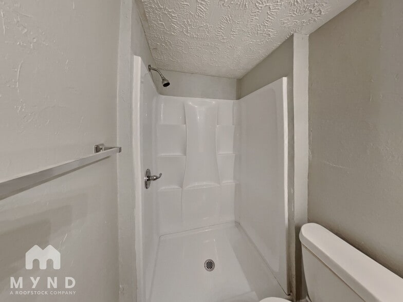 Building Photo - 12 The Briars