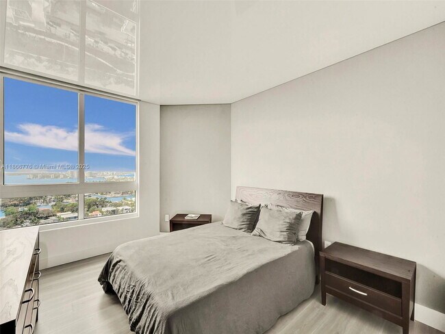 Building Photo - 6365 Collins Ave