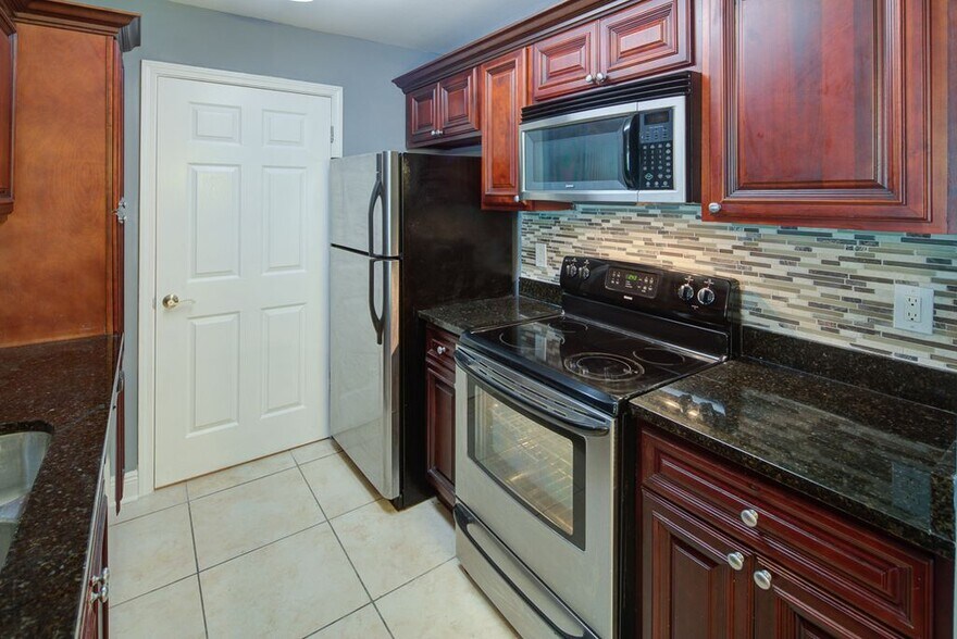 Building Photo - 7301 Santa Fe Pky