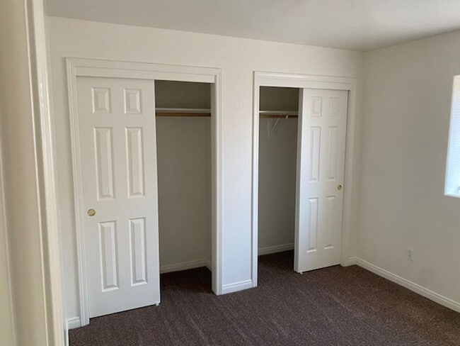 Building Photo - APARTMENT