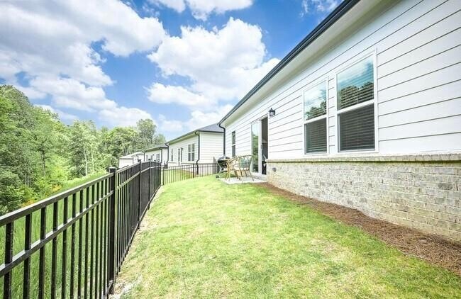 Building Photo - 1298 Mabry St