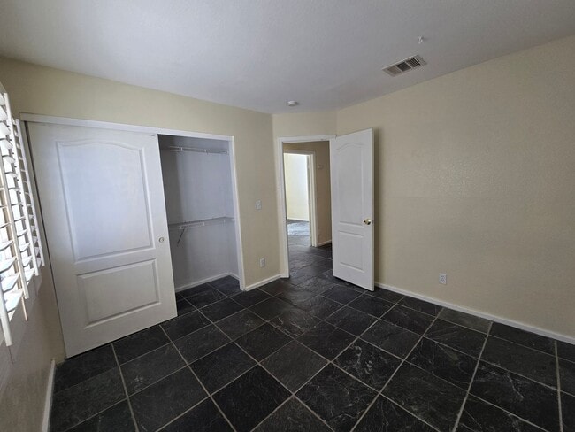Building Photo - 2417 Bloomington Dr