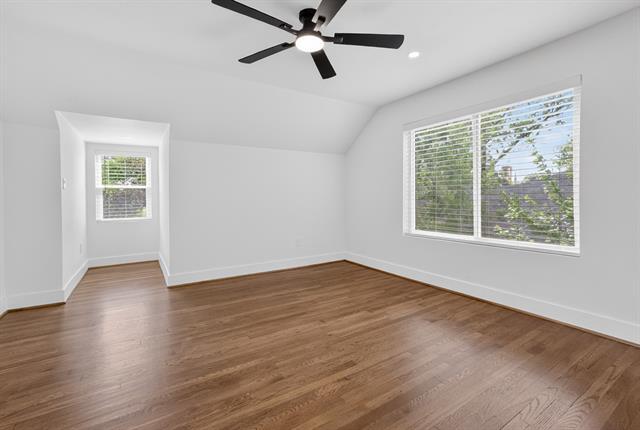 Building Photo - 2560 Rogers Ave