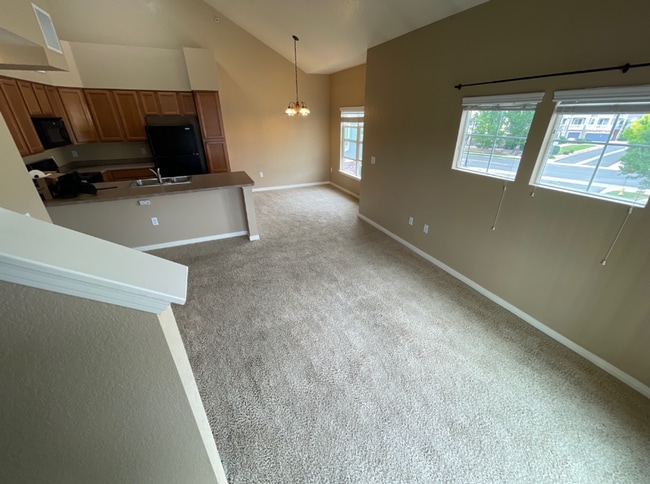 Building Photo - Fantastic!  Light and Bright!  1 bed + loft - 1 bath