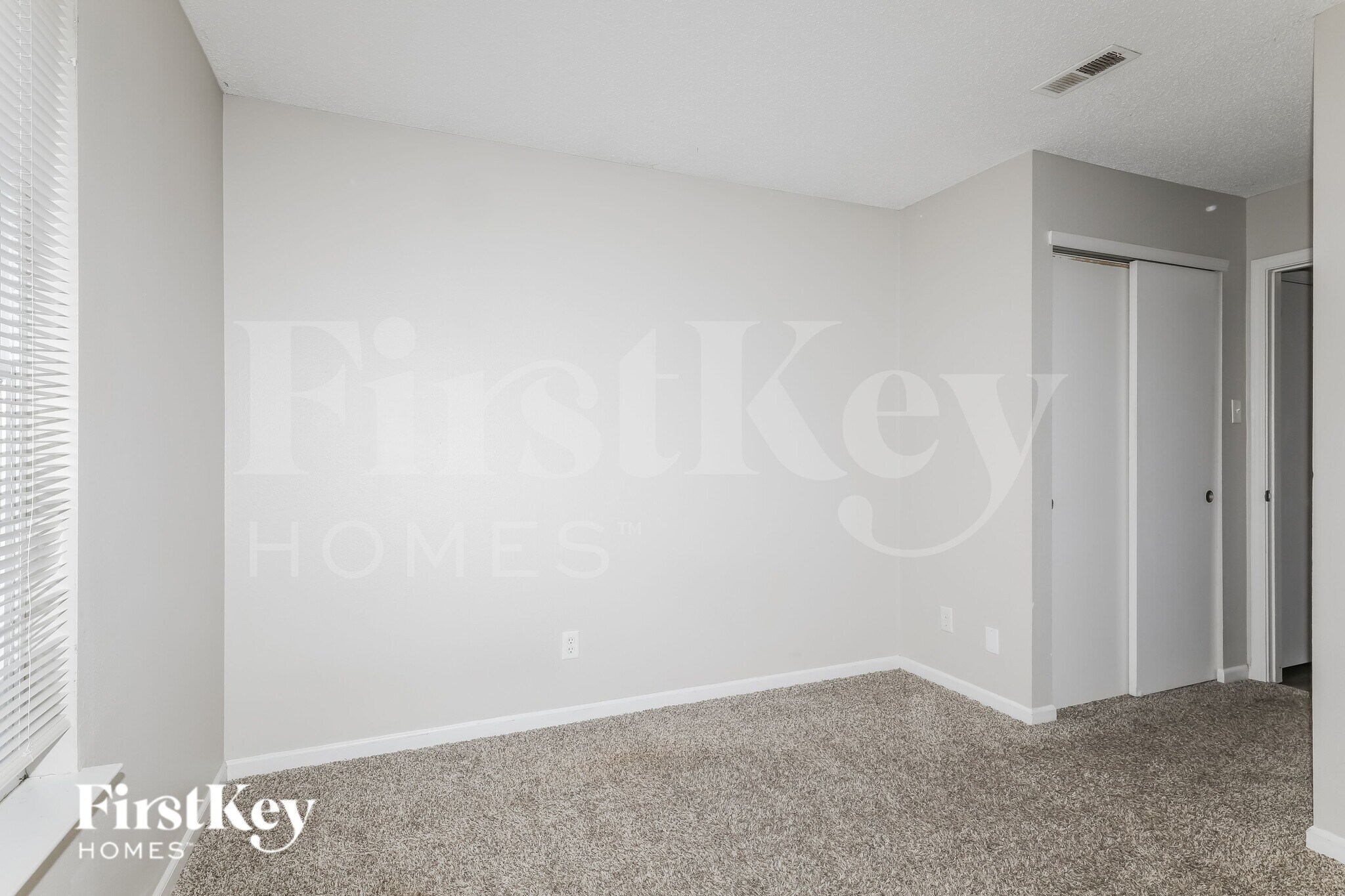 Building Photo - 10605 Glenayr Dr