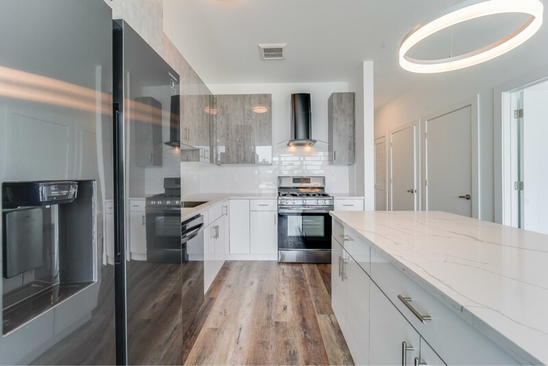 Building Photo - 400 69th St